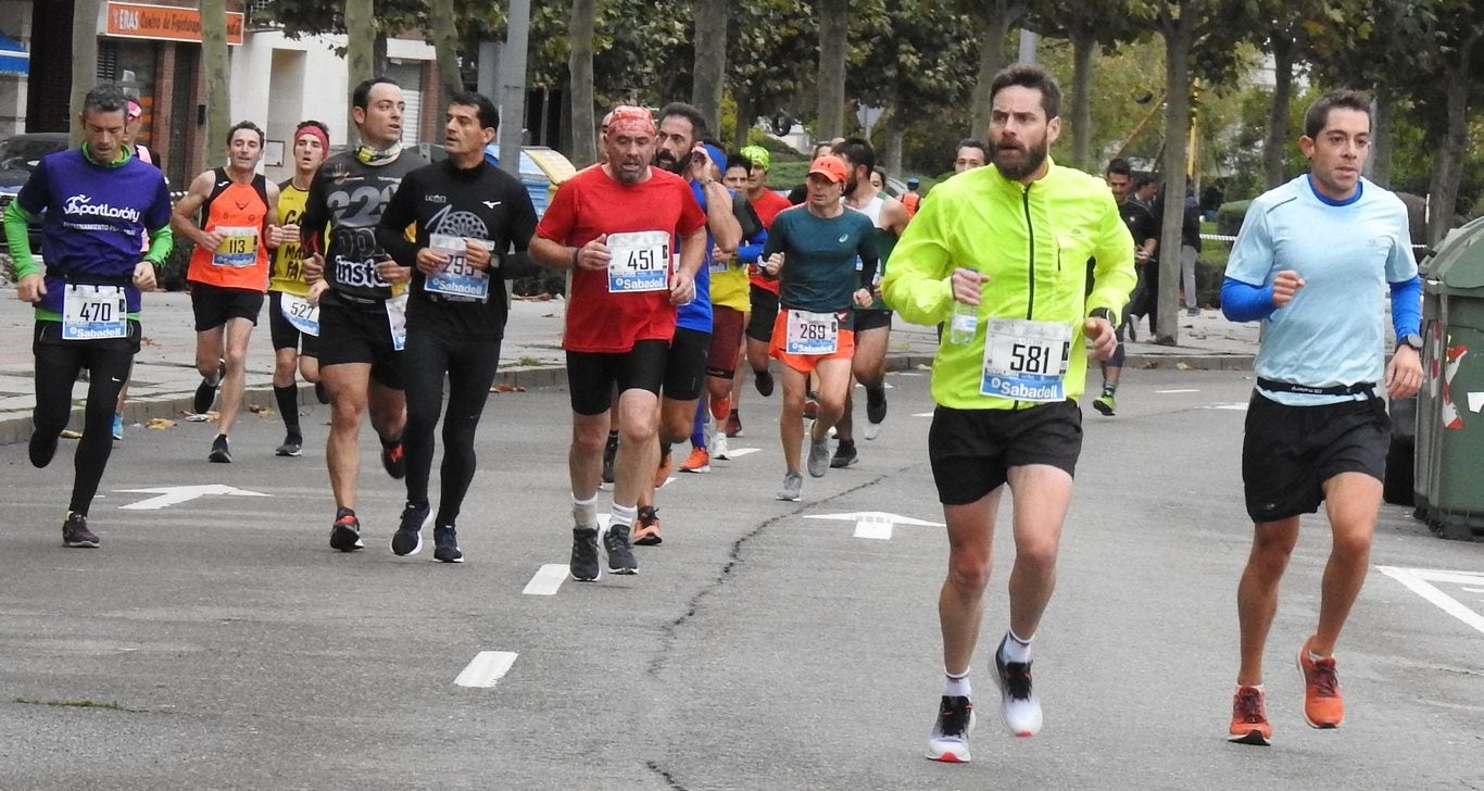 León se ha convertido de nuevo en el escenario para una gran cita del atletismo. Brillantes 10 kilómetros en la ciudad.