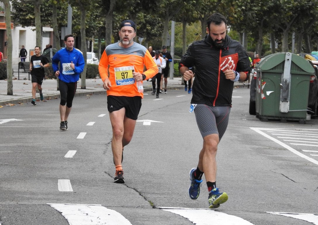 León se ha convertido de nuevo en el escenario para una gran cita del atletismo. Brillantes 10 kilómetros en la ciudad.