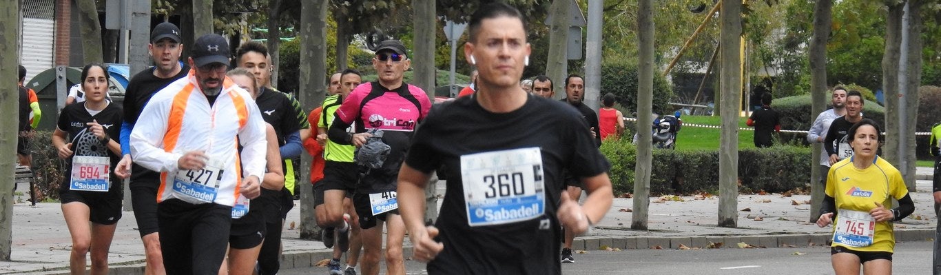 León se ha convertido de nuevo en el escenario para una gran cita del atletismo. Brillantes 10 kilómetros en la ciudad.