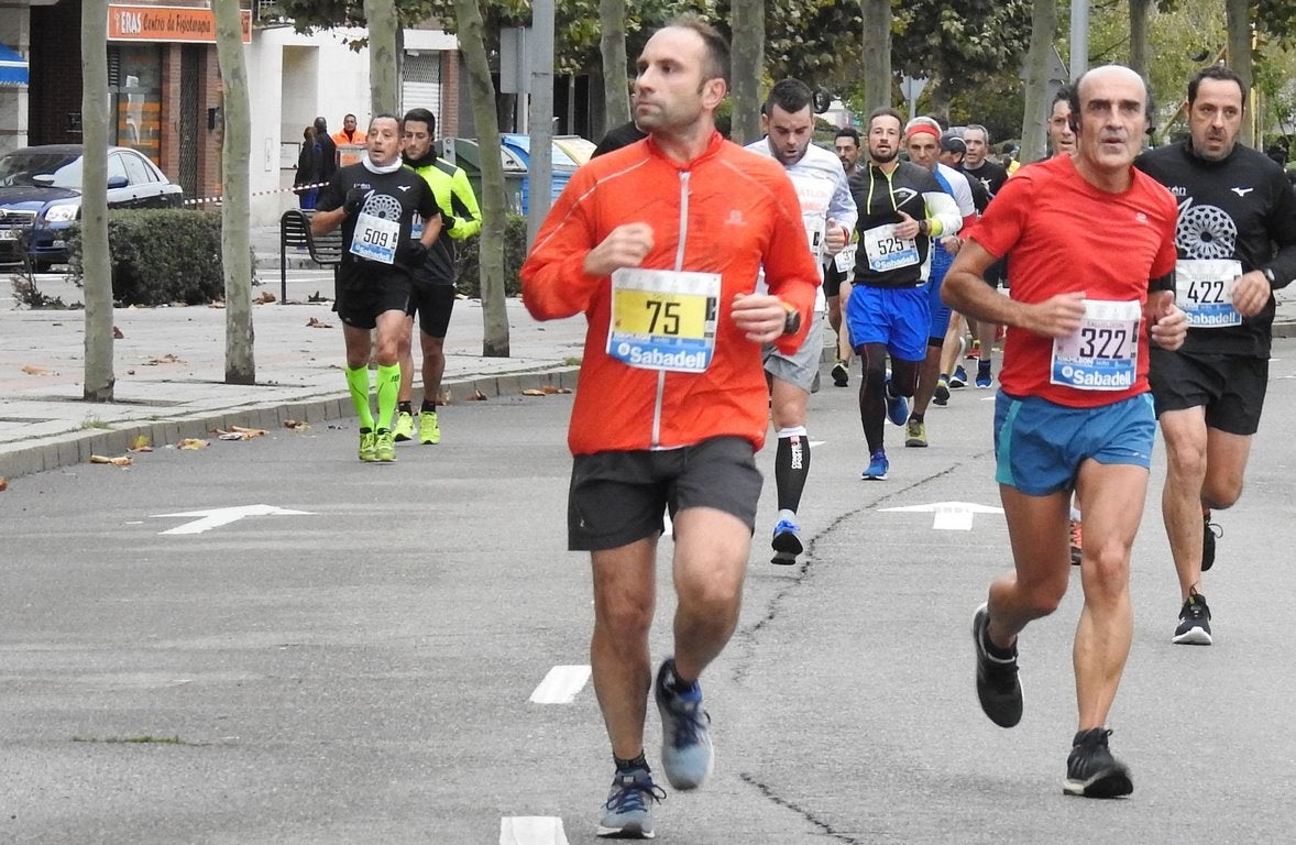 León se ha convertido de nuevo en el escenario para una gran cita del atletismo. Brillantes 10 kilómetros en la ciudad.