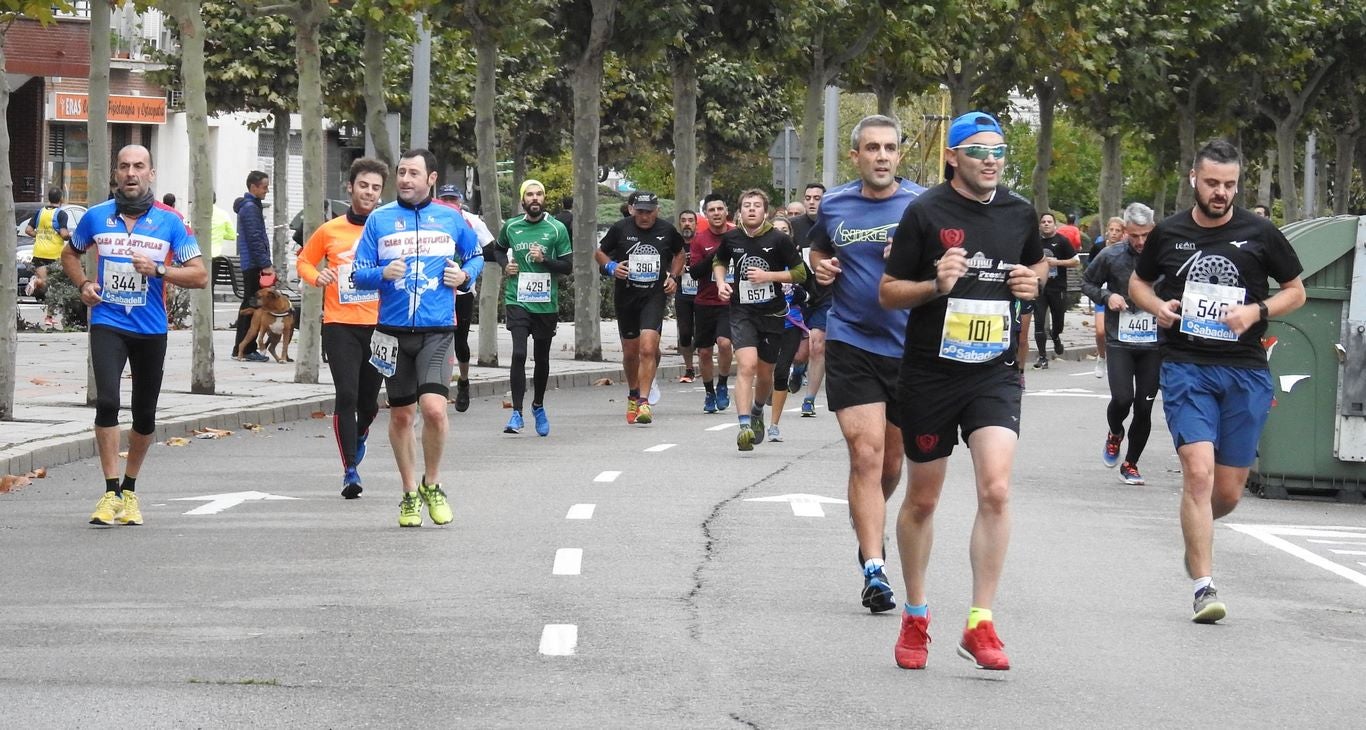 León se ha convertido de nuevo en el escenario para una gran cita del atletismo. Brillantes 10 kilómetros en la ciudad.