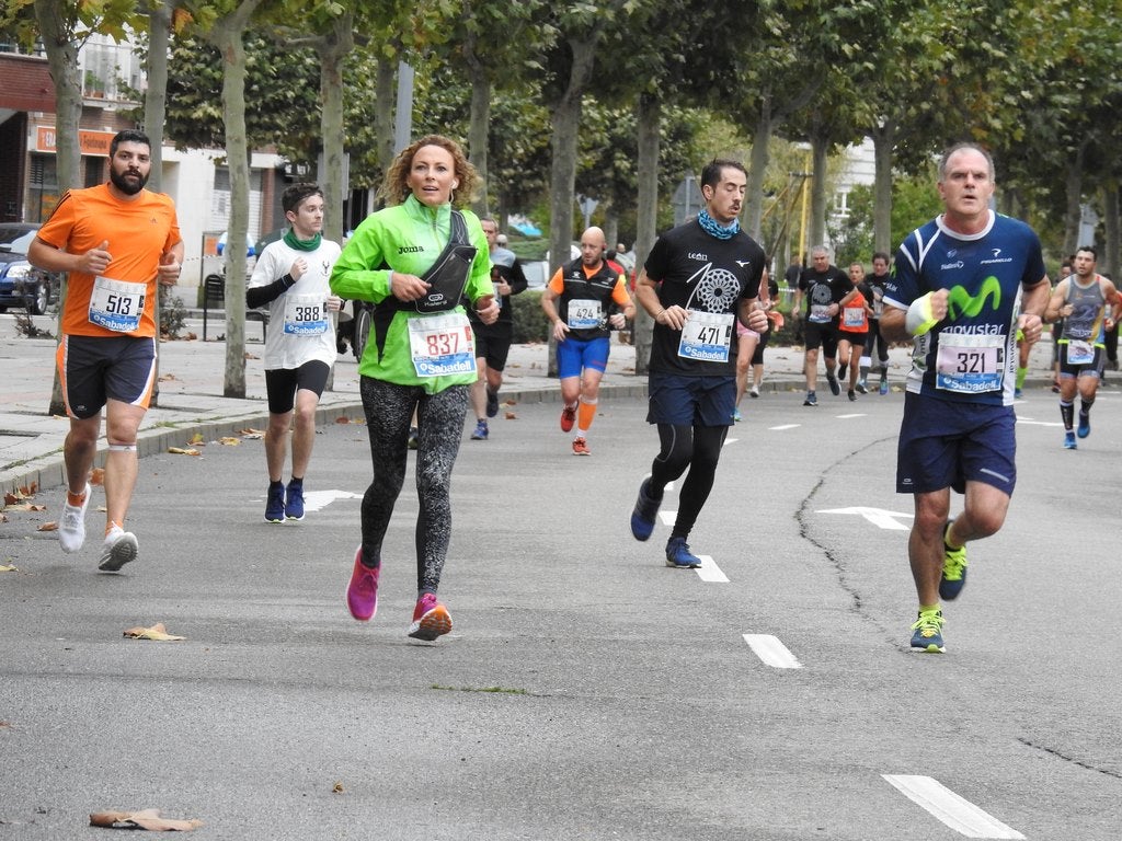 León se ha convertido de nuevo en el escenario para una gran cita del atletismo. Brillantes 10 kilómetros en la ciudad.