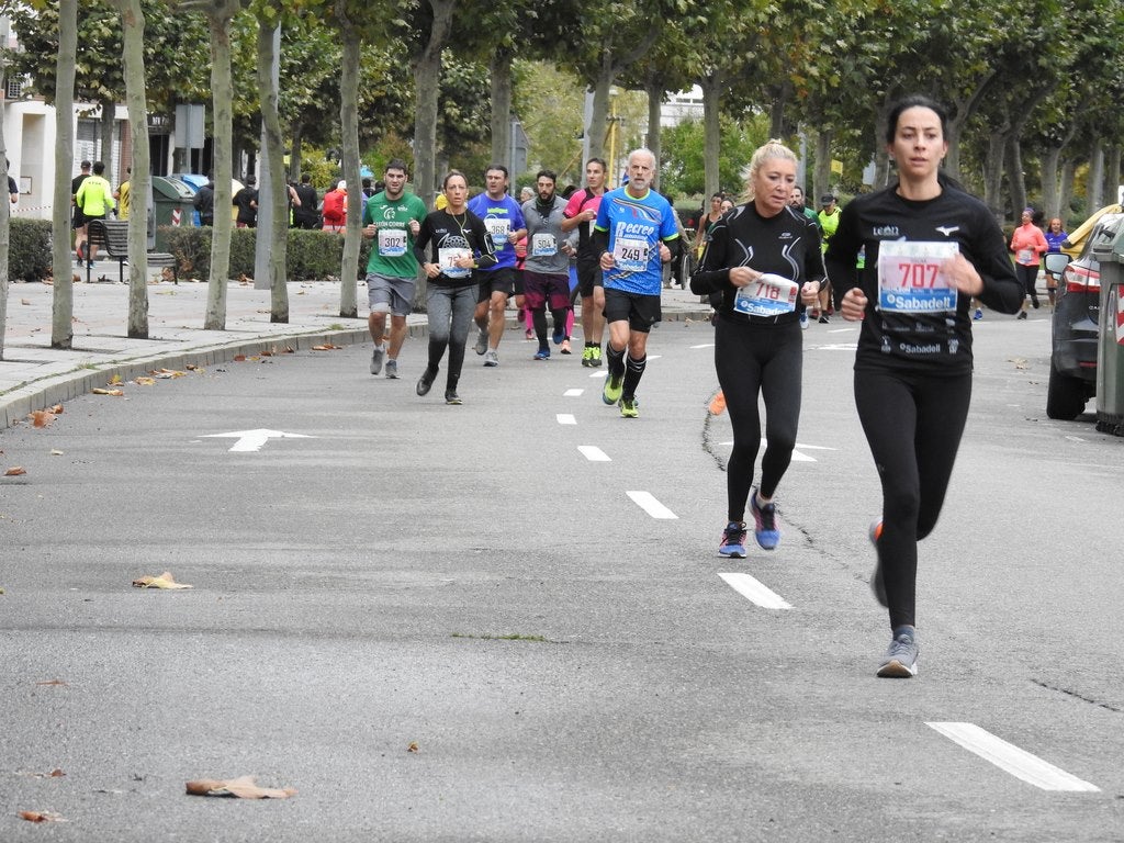 León se ha convertido de nuevo en el escenario para una gran cita del atletismo. Brillantes 10 kilómetros en la ciudad.