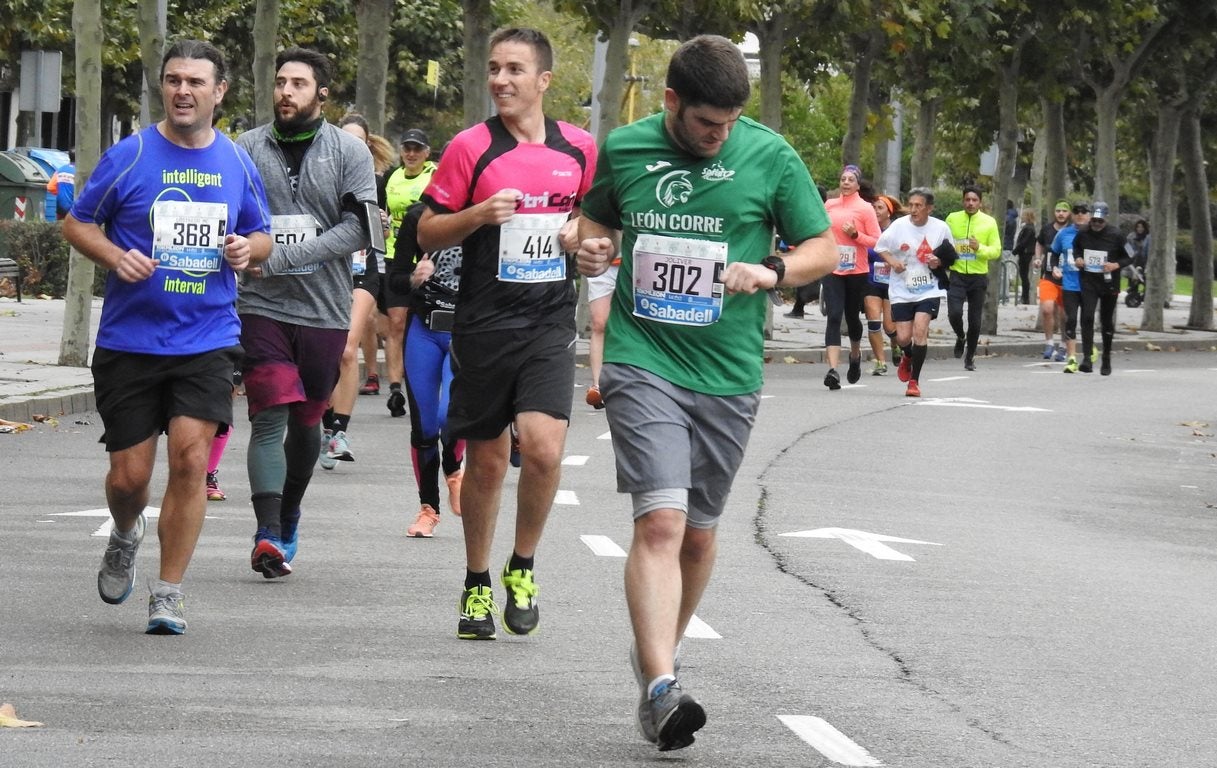 León se ha convertido de nuevo en el escenario para una gran cita del atletismo. Brillantes 10 kilómetros en la ciudad.