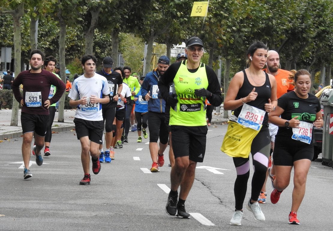 León se ha convertido de nuevo en el escenario para una gran cita del atletismo. Brillantes 10 kilómetros en la ciudad.