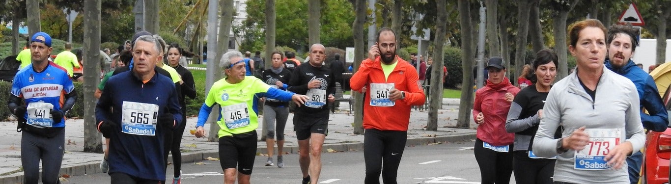 León se ha convertido de nuevo en el escenario para una gran cita del atletismo. Brillantes 10 kilómetros en la ciudad.