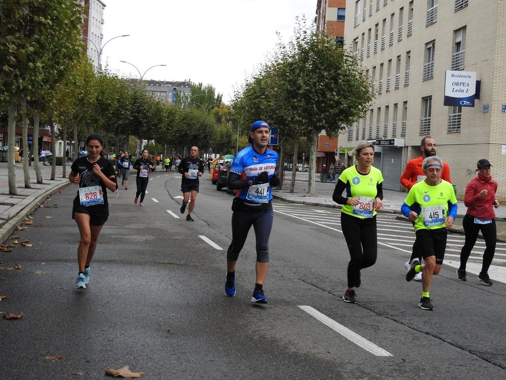 León se ha convertido de nuevo en el escenario para una gran cita del atletismo. Brillantes 10 kilómetros en la ciudad.