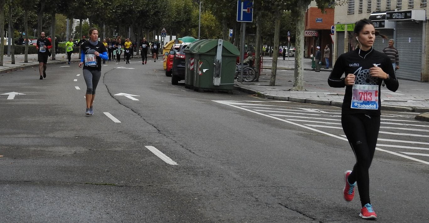 León se ha convertido de nuevo en el escenario para una gran cita del atletismo. Brillantes 10 kilómetros en la ciudad.