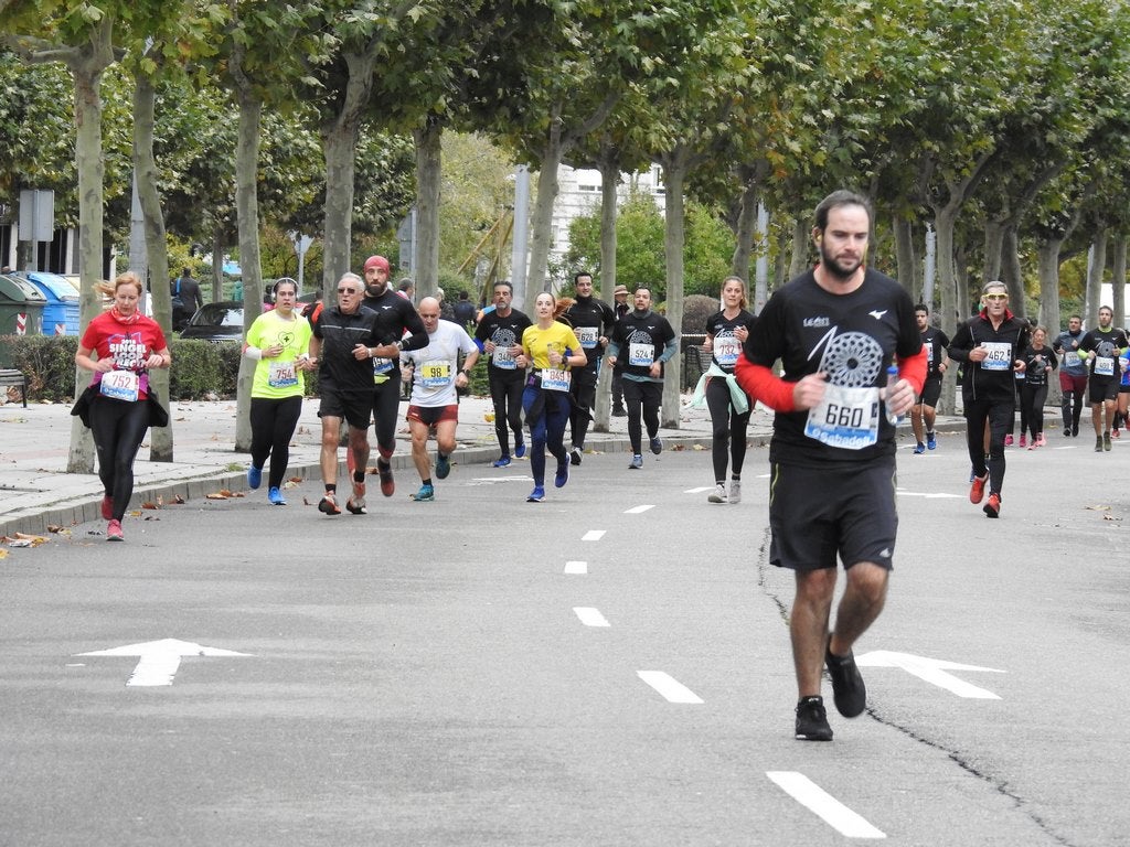 León se ha convertido de nuevo en el escenario para una gran cita del atletismo. Brillantes 10 kilómetros en la ciudad.