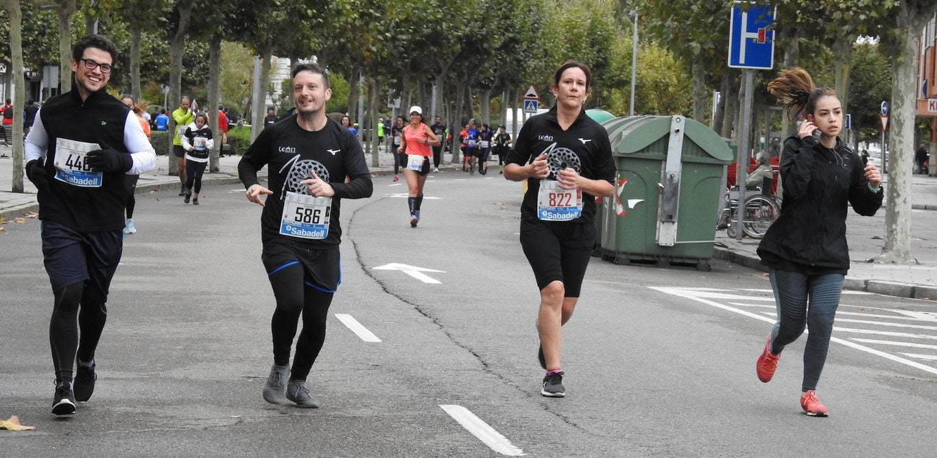 León se ha convertido de nuevo en el escenario para una gran cita del atletismo. Brillantes 10 kilómetros en la ciudad.