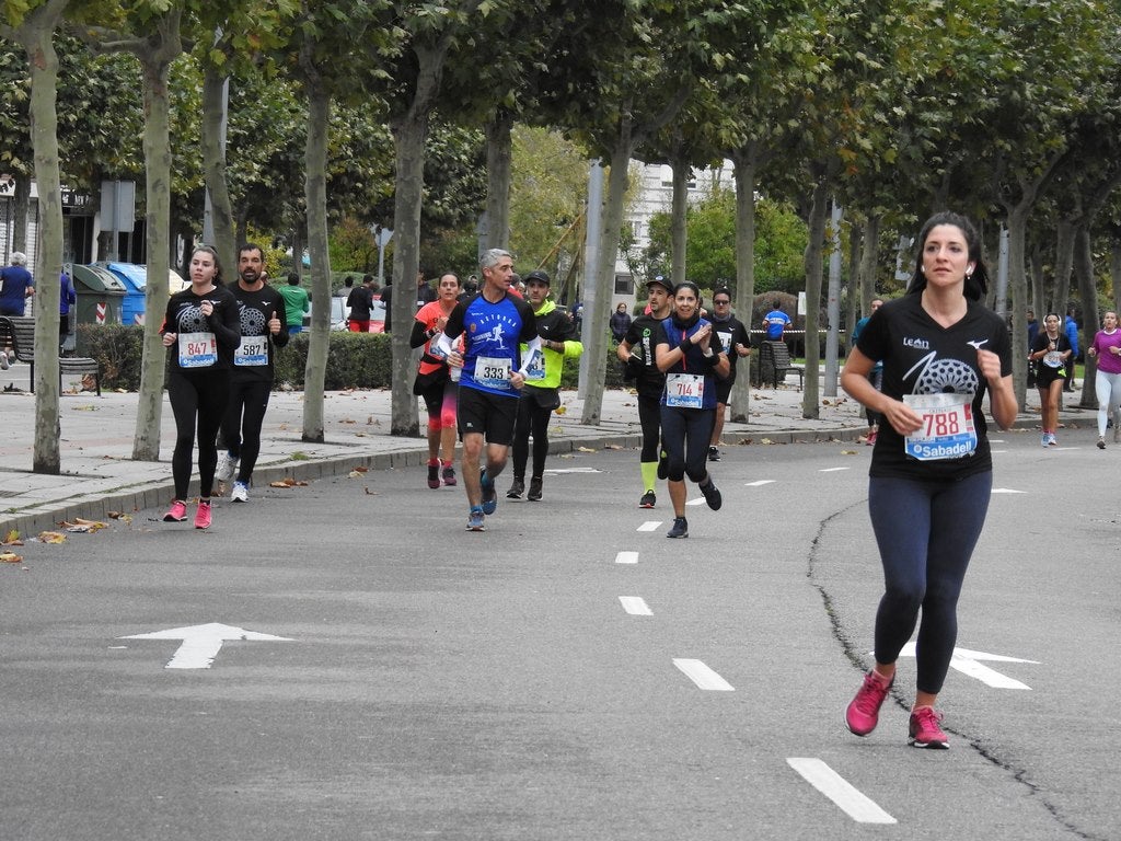 León se ha convertido de nuevo en el escenario para una gran cita del atletismo. Brillantes 10 kilómetros en la ciudad.