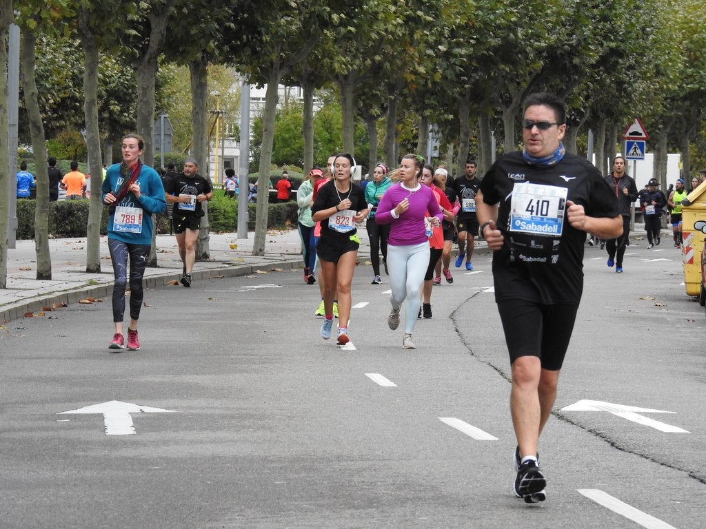 León se ha convertido de nuevo en el escenario para una gran cita del atletismo. Brillantes 10 kilómetros en la ciudad.