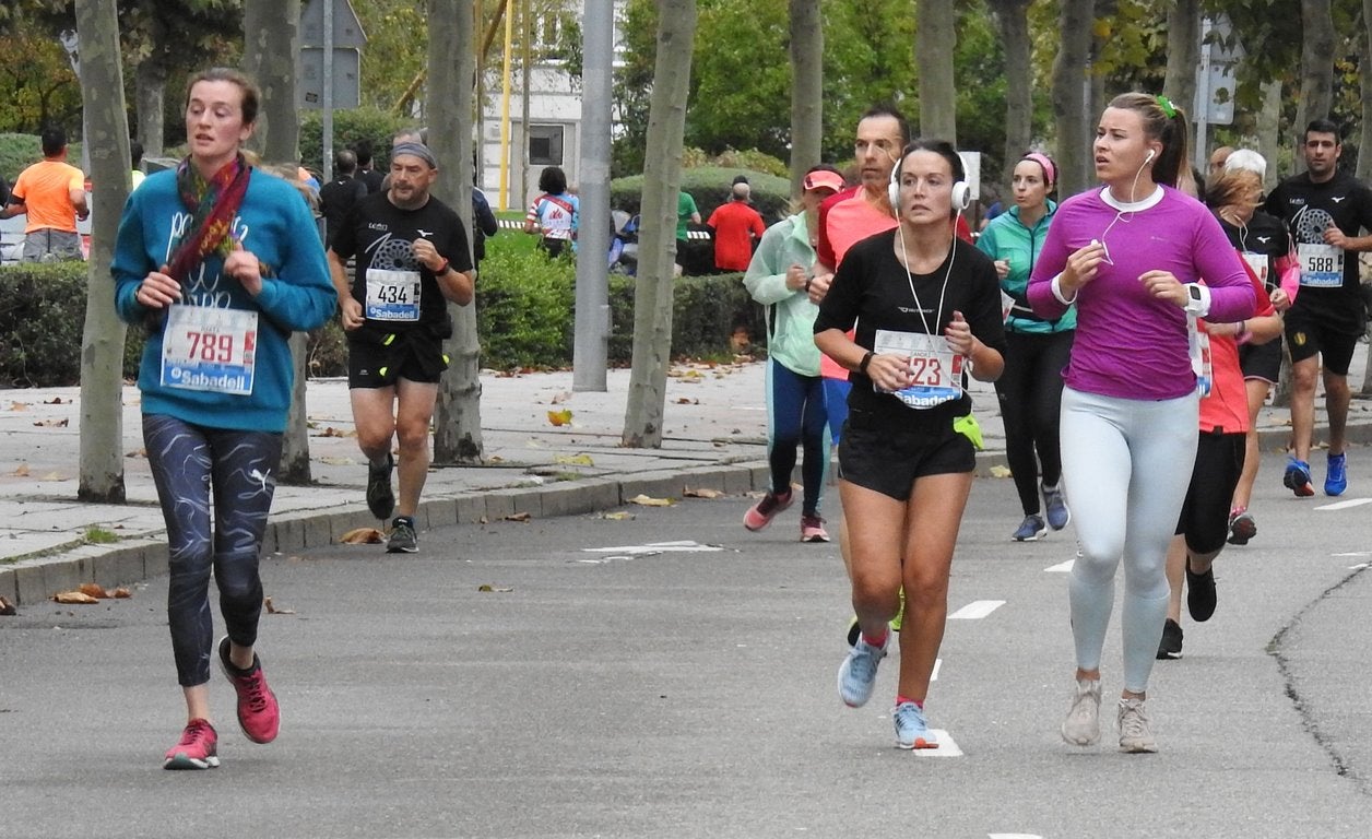 León se ha convertido de nuevo en el escenario para una gran cita del atletismo. Brillantes 10 kilómetros en la ciudad.