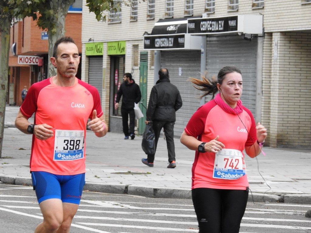 León se ha convertido de nuevo en el escenario para una gran cita del atletismo. Brillantes 10 kilómetros en la ciudad.