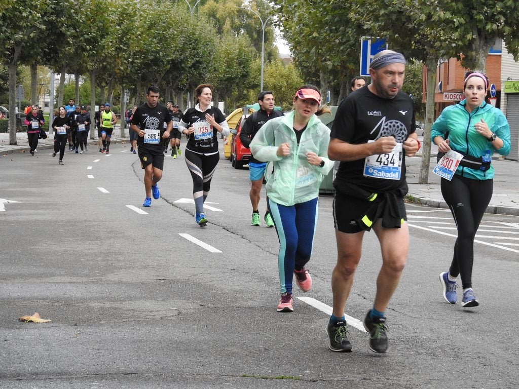 León se ha convertido de nuevo en el escenario para una gran cita del atletismo. Brillantes 10 kilómetros en la ciudad.