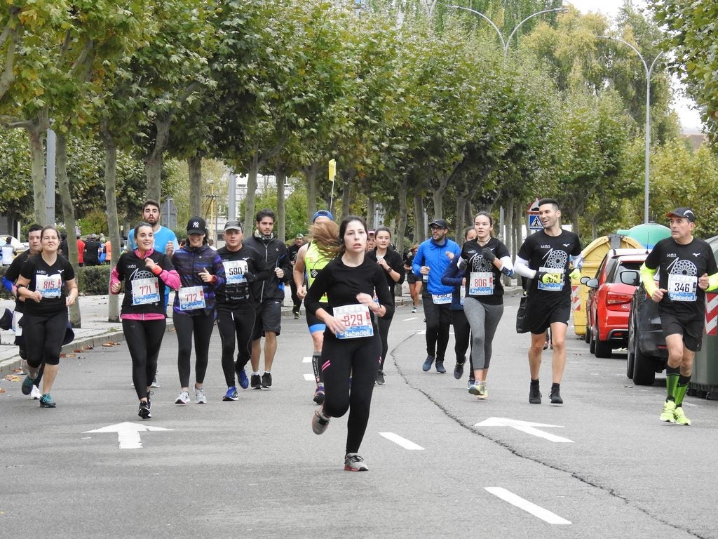 León se ha convertido de nuevo en el escenario para una gran cita del atletismo. Brillantes 10 kilómetros en la ciudad.