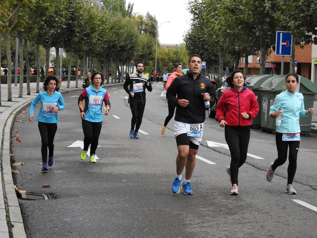 León se ha convertido de nuevo en el escenario para una gran cita del atletismo. Brillantes 10 kilómetros en la ciudad.