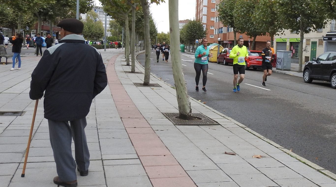 León se ha convertido de nuevo en el escenario para una gran cita del atletismo. Brillantes 10 kilómetros en la ciudad.