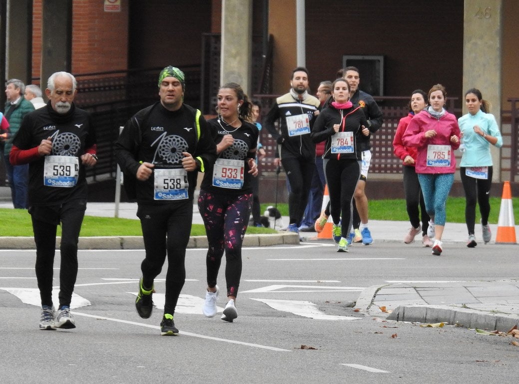 León se ha convertido de nuevo en el escenario para una gran cita del atletismo. Brillantes 10 kilómetros en la ciudad.