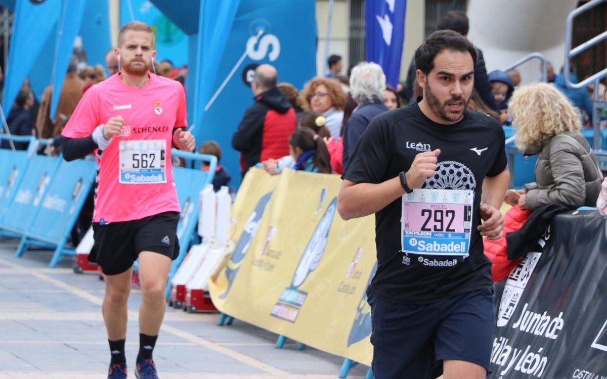 Fotos: La meta de los 10km Ciudad de León