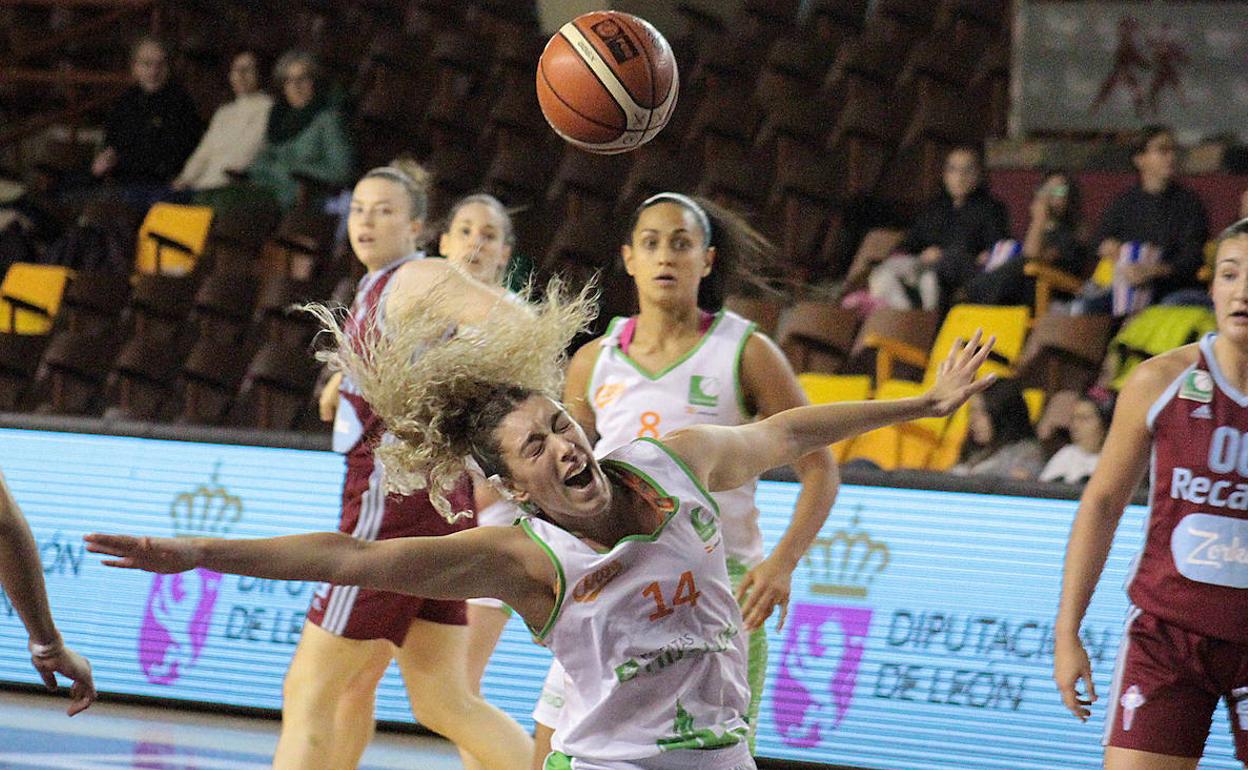 Yaiza Lázaro, en un lance del partido.