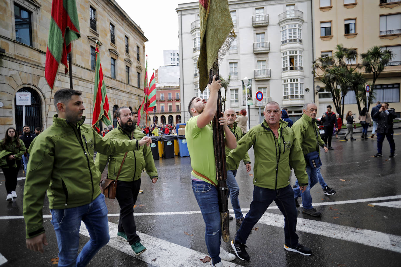 Siete estandartes de la comarca de Valverde del Camino paticiparon este año en las fiestas patronales de Casa de León en Asturias.