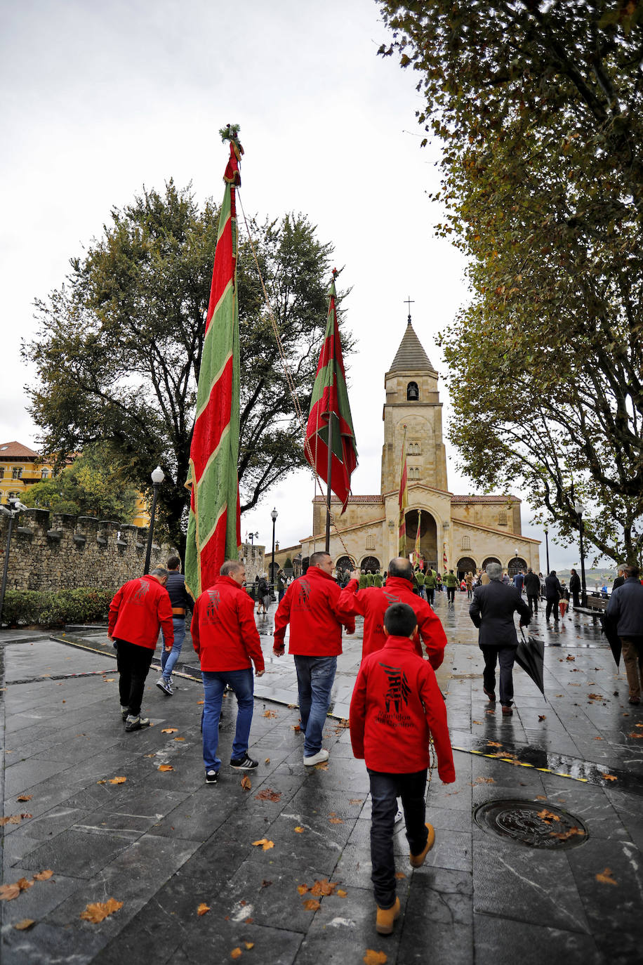 Siete estandartes de la comarca de Valverde del Camino paticiparon este año en las fiestas patronales de Casa de León en Asturias.