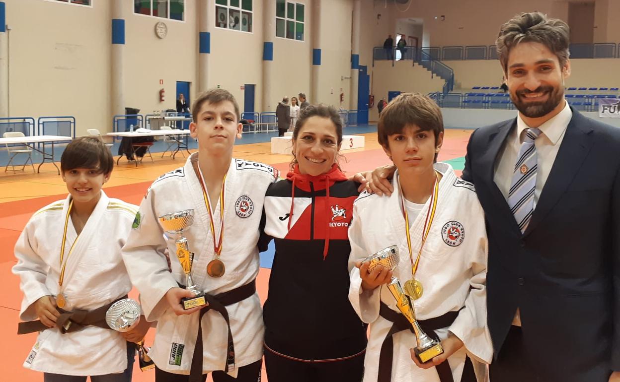 Tres medallas para el Club Kyoto en Villares de la Reina