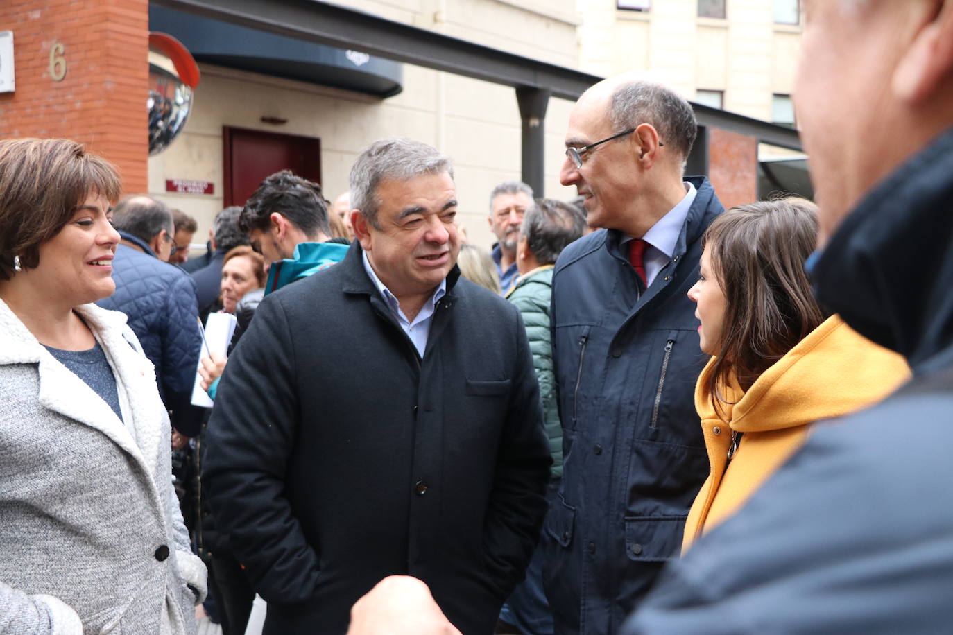 Fotos: Concentración en León en apoyo a los miembros de la Policía Nacional desplegados en Cataluña