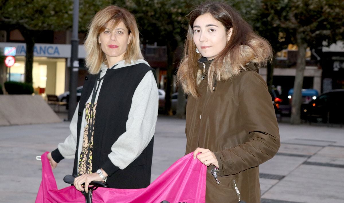 Eva Sahagún y María Brizuela, tras la entrevista con leonoticias.