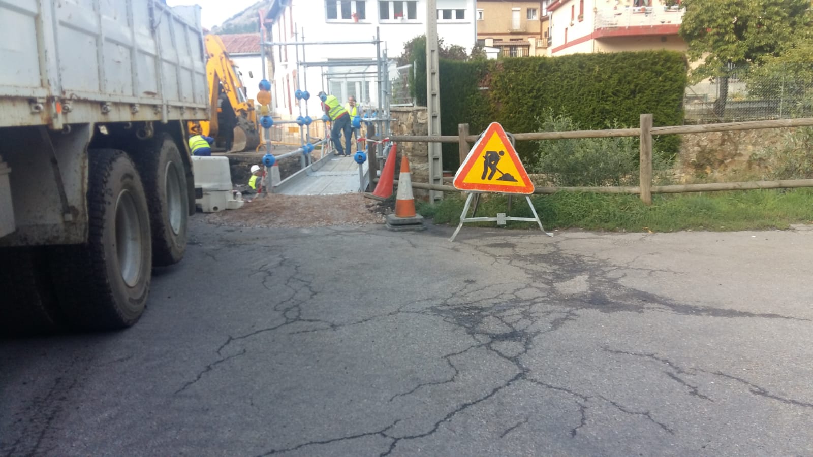 Construcción de un nuevo puente en Ciñera sobre el arroyo del Faedo.