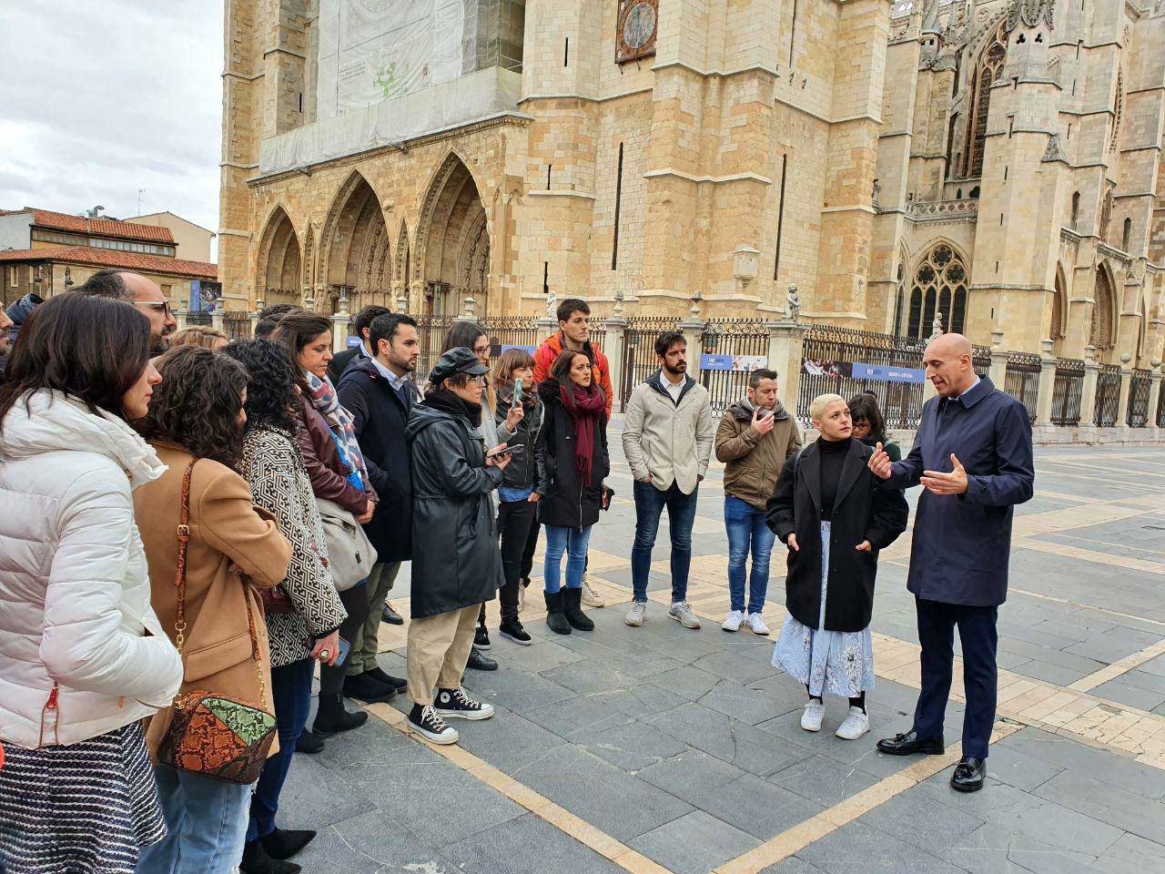 El alcalde se compromete con los asociados de AJE para avanzar juntos en un futuro para la capital leonesa