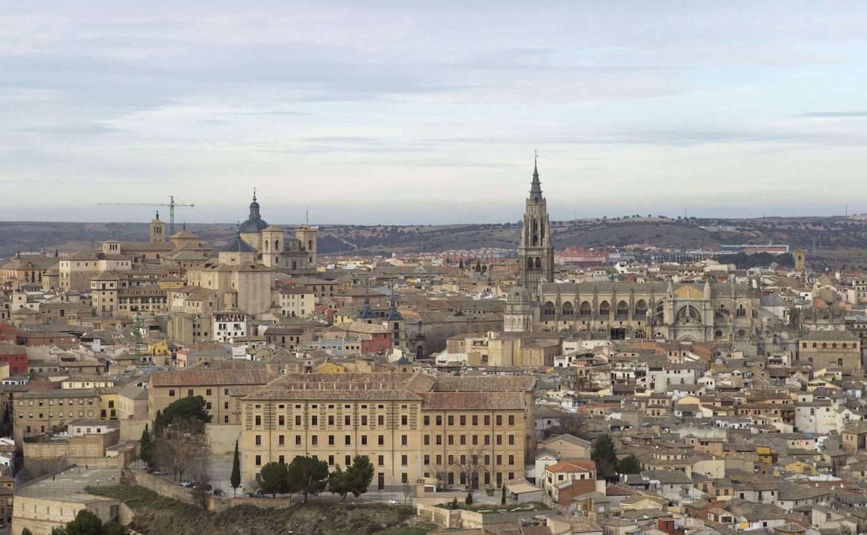 Vistas de la Cateldral y el Alcázar de Toledo.