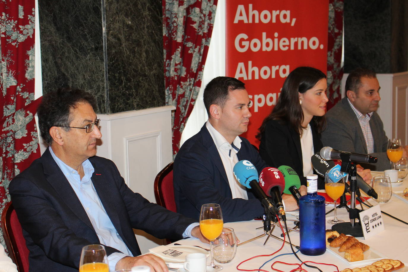 Un instante de la presentación de candidatos.