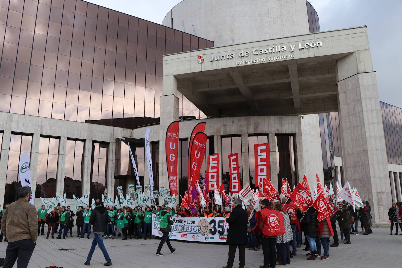 Los sindicatos de los empleados públicos reivindican que la Junta de Castilla y León devuelva los derechos a los 15.000 funcionarios de la provincia.