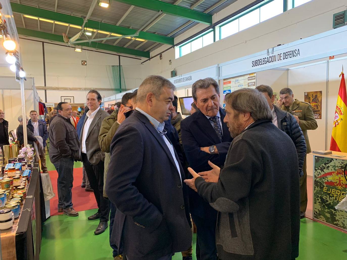 Justo Fernández durante su visita a la feria. 