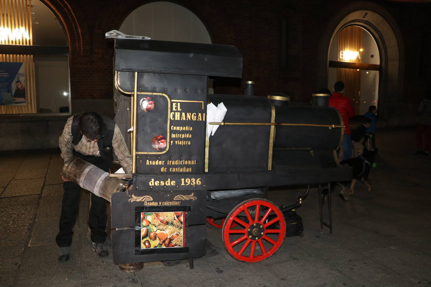 Fotos: El castañero vuelve a la calle Ancha