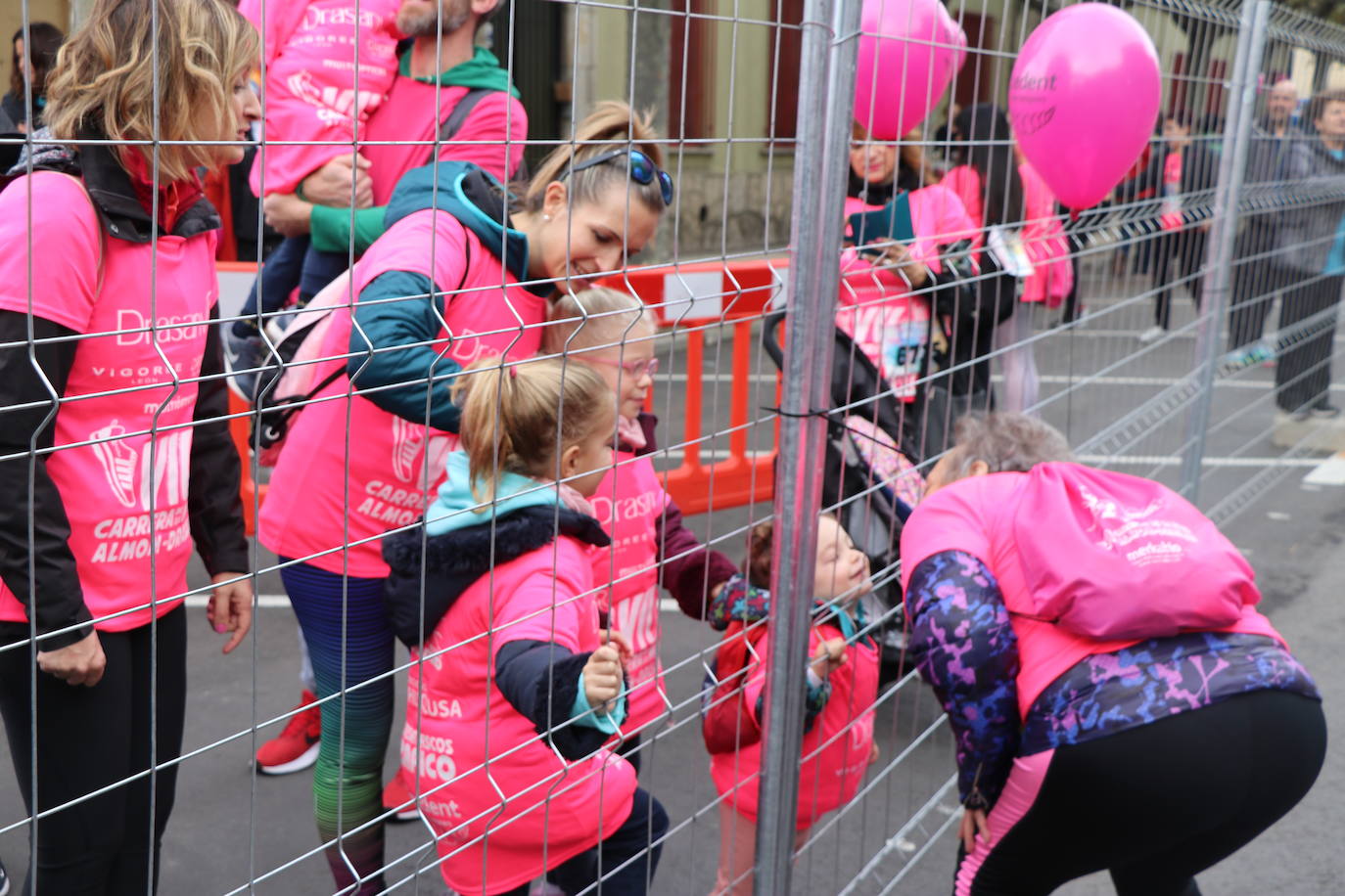 La ciudad de León acoge una nueva carrera de la lucha contra el cáncer de mama.