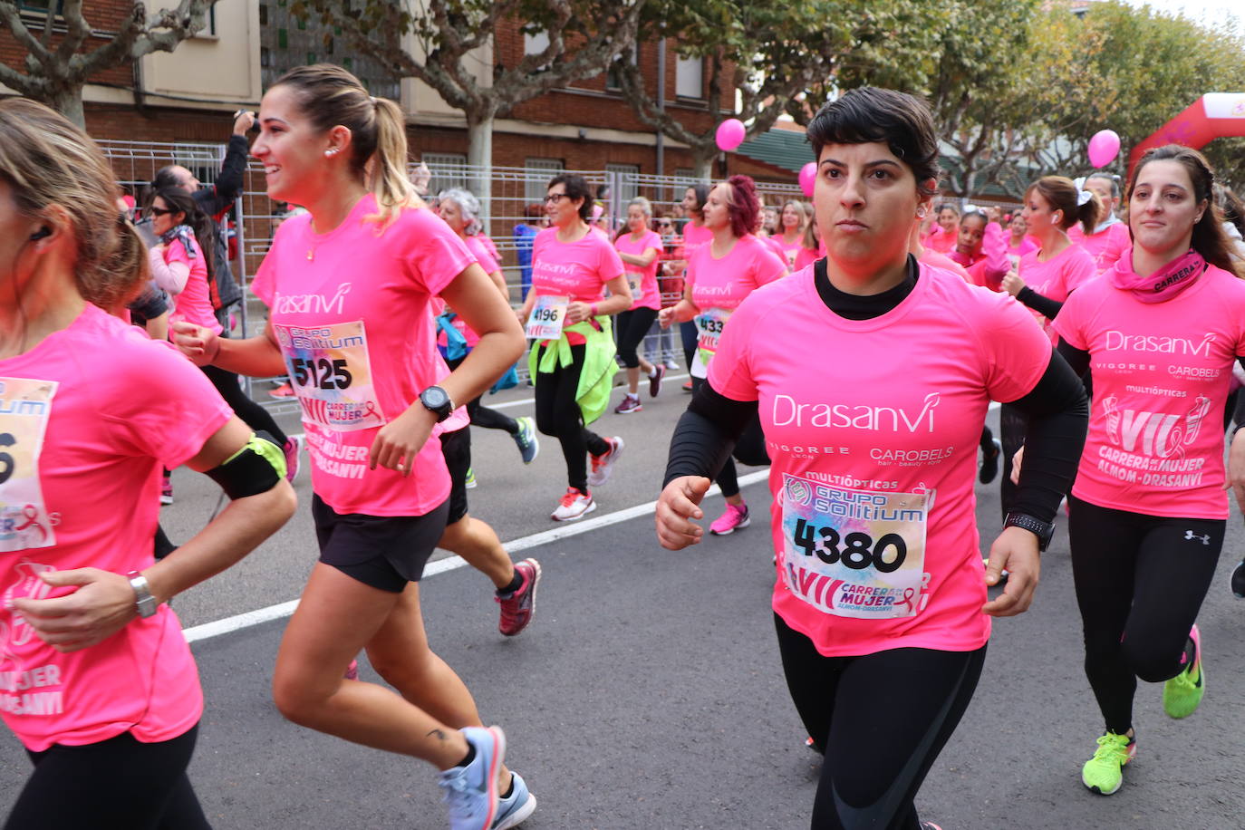 La ciudad de León acoge una nueva carrera de la lucha contra el cáncer de mama.