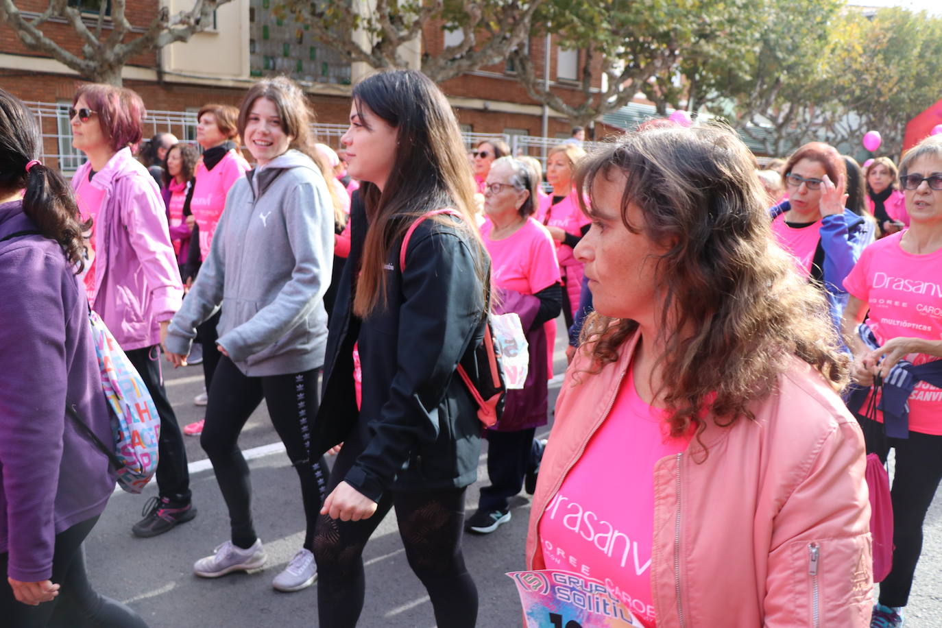 La ciudad de León acoge una nueva carrera de la lucha contra el cáncer de mama.
