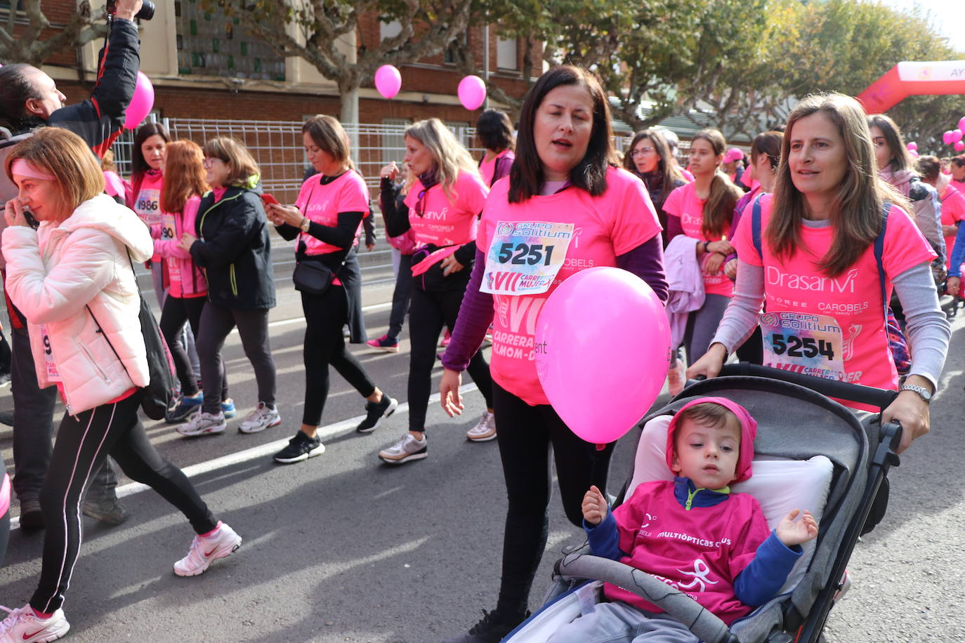 La ciudad de León acoge una nueva carrera de la lucha contra el cáncer de mama.