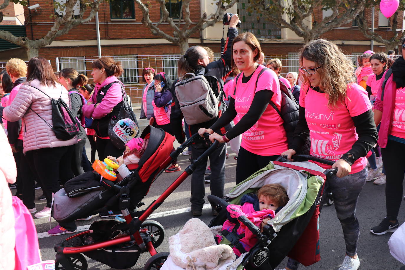 La ciudad de León acoge una nueva carrera de la lucha contra el cáncer de mama.