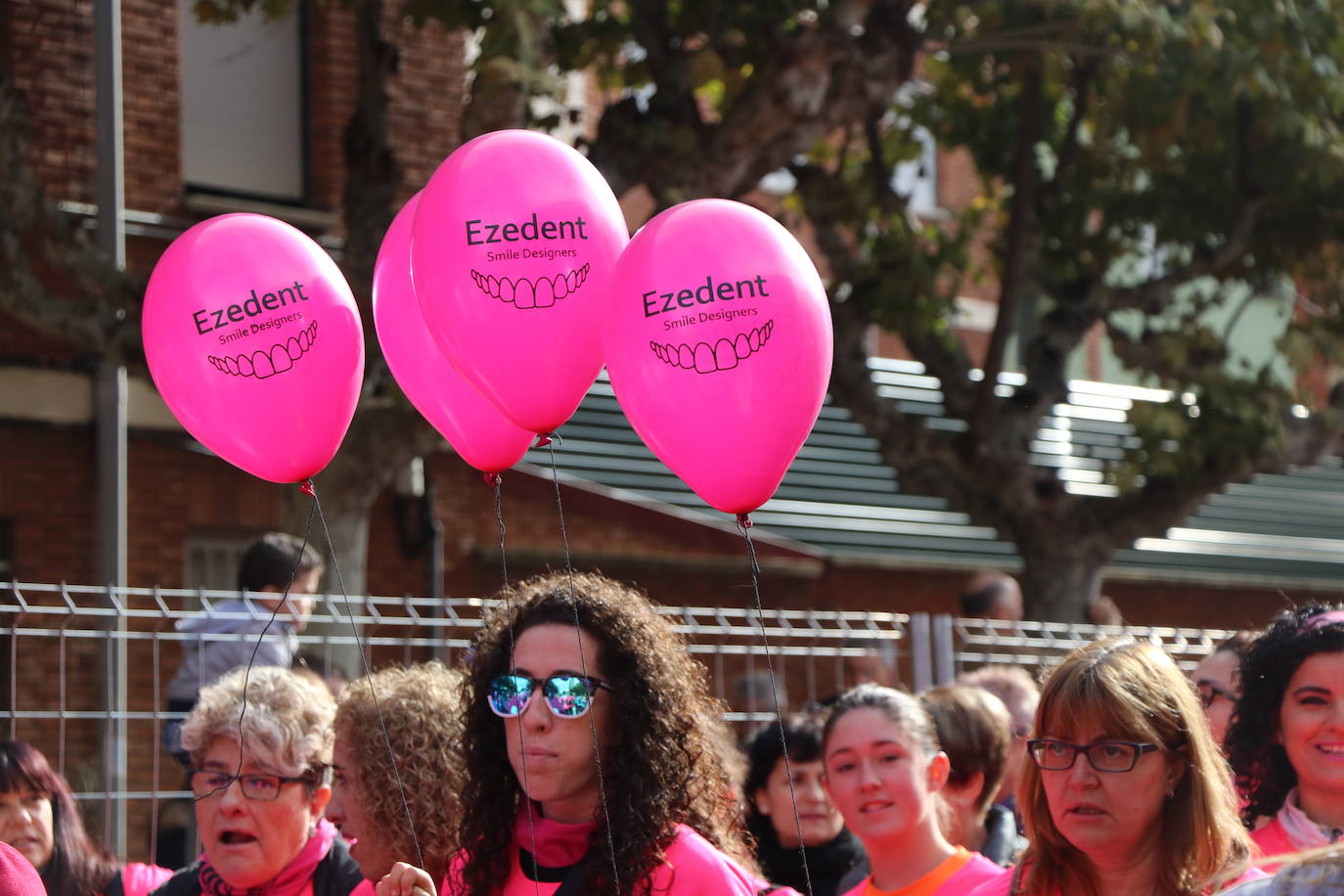 La ciudad de León acoge una nueva carrera de la lucha contra el cáncer de mama.