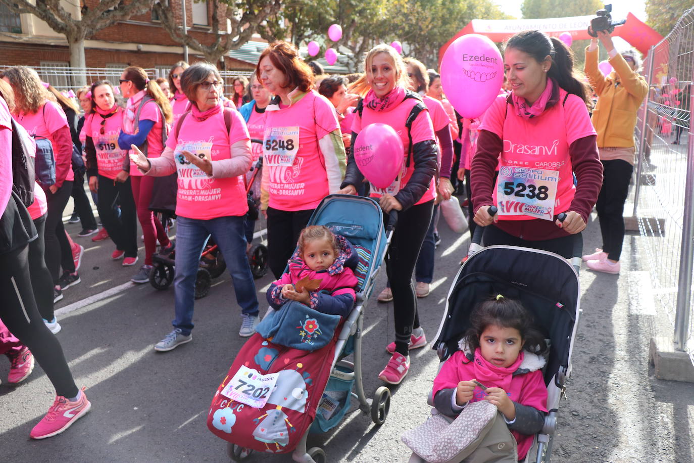 La ciudad de León acoge una nueva carrera de la lucha contra el cáncer de mama.