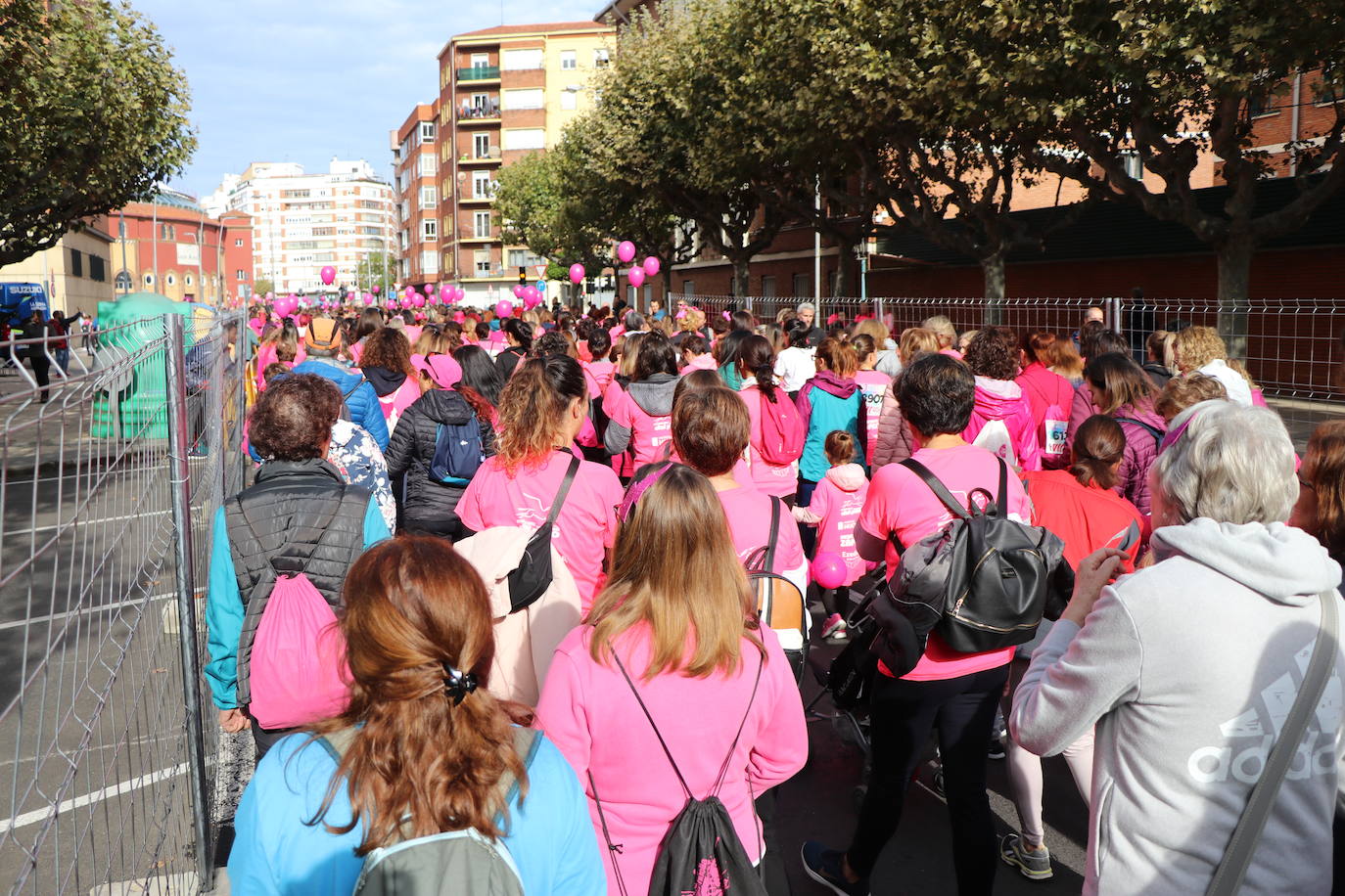 La ciudad de León acoge una nueva carrera de la lucha contra el cáncer de mama.