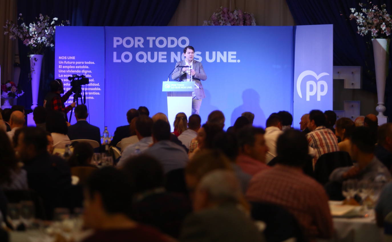 Fotos: El presidente del PPCyL participa en la celebración del 40 aniversario del PP en el Bierzo