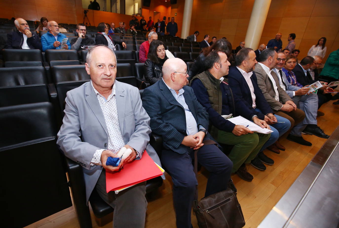 Fotos: Jornada &#039;Energía competitiva y sostenible&#039;, organizada por UGT en Ponferrada