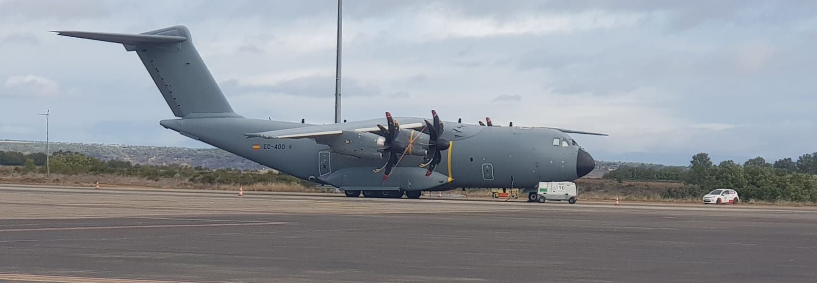 El avión de transporte táctico más grande y potente que existe en servicio 'descansa' en el Aeropuerto de León desde hace días.