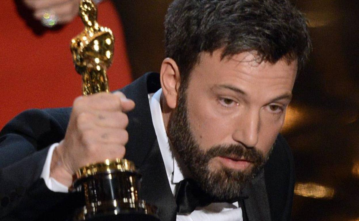 Ben Affleck, con el Óscar que consiguió en 2003 por 'Argo'. 