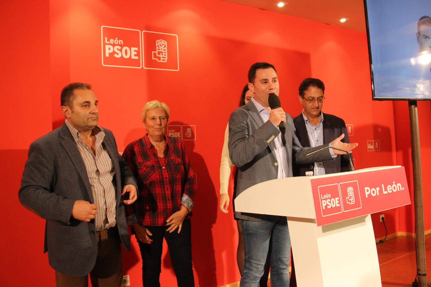 Fotos: El PSOE inicia la campaña electoral en León